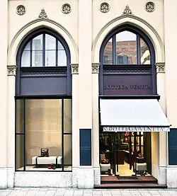 The Story Behind Bottega Veneta's Intrecciato Weave: Craftsmanship and Cultural Impact